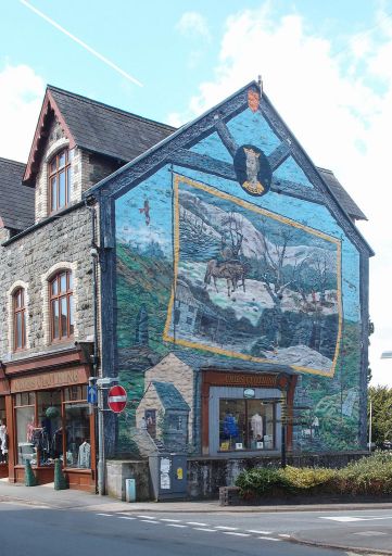 The Llewelyn mural in Builth Wells. Source: Julian Osley https://www.geograph.org.uk/photo/4922731